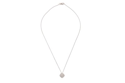 Lot 54 - A DIAMOND PENDANT NECKLACE