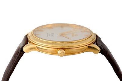 Lot 33 - A GENTS 18K GOLD OMEGA DE VILLE DRESS WATCH