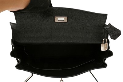Lot 360 - Hermes Black Vache Trekking Kelly Retourne 32