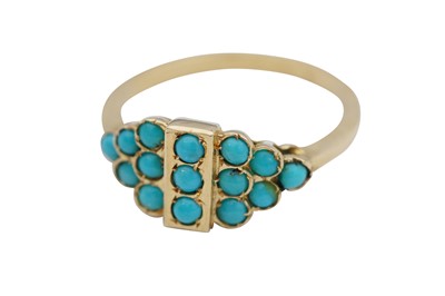 Lot 43 - A TURQUOISE RING