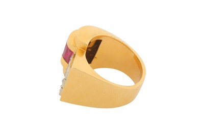 Lot 133 - A SYNTHETIC RUBY AND DIAMOND RING