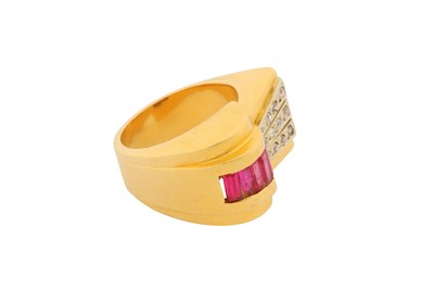Lot 133 - A SYNTHETIC RUBY AND DIAMOND RING