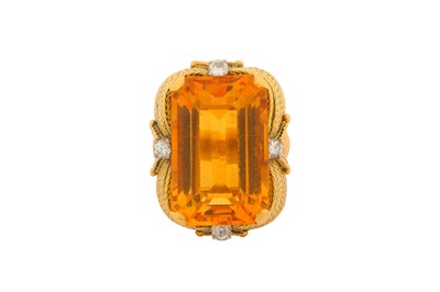 Lot 174 - A CITRINE AND DIAMOND RING