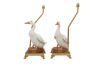Lot 52 - A PAIR OF CHINESE EXPORT PORCELAIN DUCKS, MOUNTED AS LAMPS