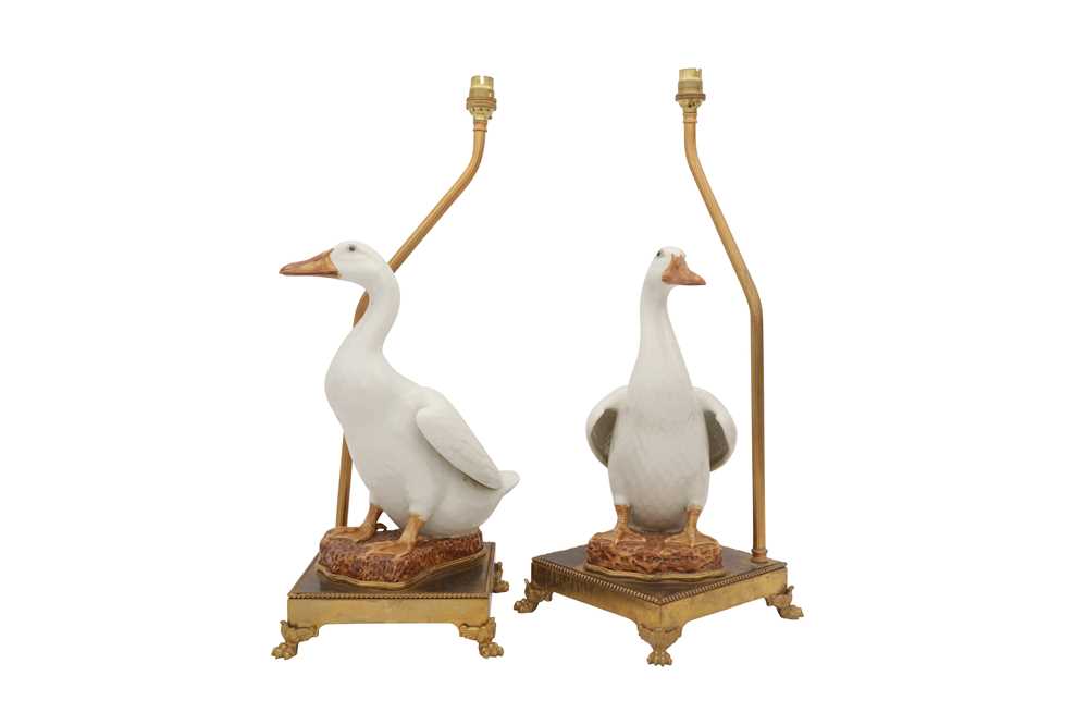 Lot 52 - A PAIR OF CHINESE EXPORT PORCELAIN DUCKS, MOUNTED AS LAMPS