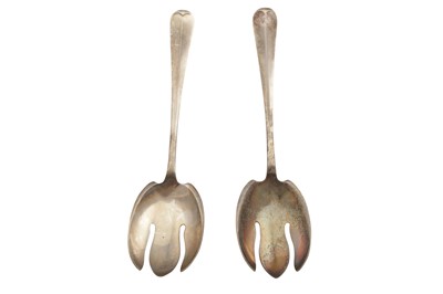 Lot 60 - A PAIR OF ELIZABETH II STERLING SILVER SALAD SERVERS, LONDON 1967/68 BY TIFFANY AND CO