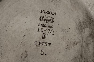 Lot 255 - A mid-20th century American sterling silver cocktail shaker jug, Rhode Island 1942 by Gorham