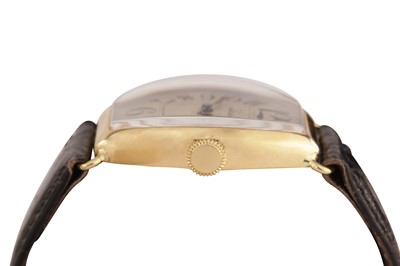 Lot 30 - A GENTS VINTAGE 18K GOLD OMEGA WRISTWATCH