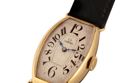 Lot 30 - A GENTS VINTAGE 18K GOLD OMEGA WRISTWATCH