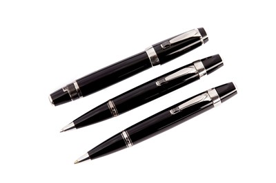 Lot 109 - A MONTBLANC BOHEME NOIR PEN SET