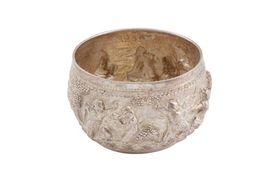 Lot 73 - AN EARLY 20TH CENTURY BURMESE UNMARKED SILVER SMALL BOWL, PROBABLY MANDALAY CIRCA 1910