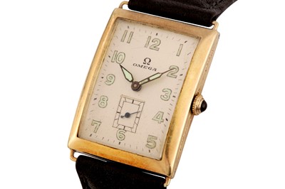 Lot 29 - A GENTS VINTAGE 14K GOLD OMEGA WRISTWATCH