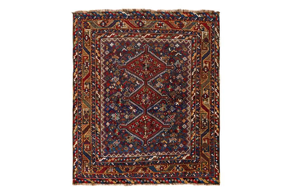 Lot 7 - AN ANTIQUE HAMSEH RUG, SOUTH-WEST PERSIA