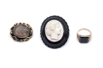 Lot 350 - A GROUP OF JEWELLERY
