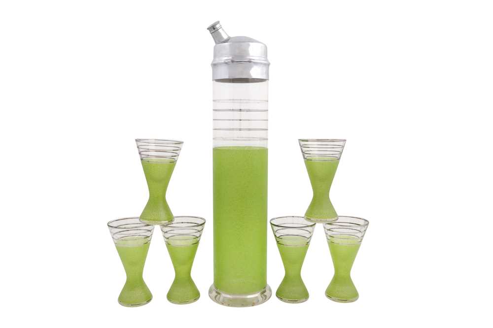 Lot 32 - A 'SKYSCRAPER' COCKTAIL SET