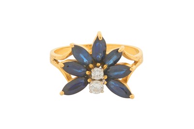 Lot 105 - AN 18CT GOLD SAPPHIRE AND DIAMOND RING