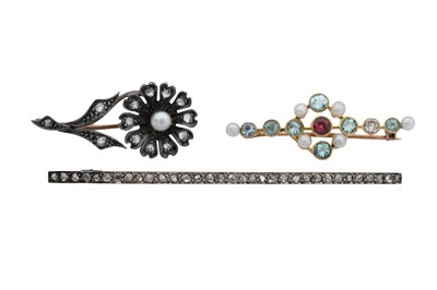 Lot 354 - A GROUP OF THREE BROOCHES
