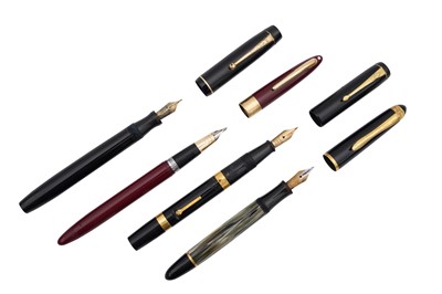 Lot 467 - A GROUP OF FOUR FOUNTAIN PENS