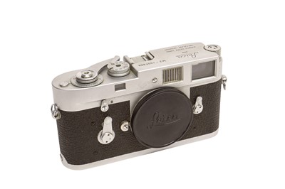 Lot 183 - A Leica M2 Lever Rewind Rangefinder Camera