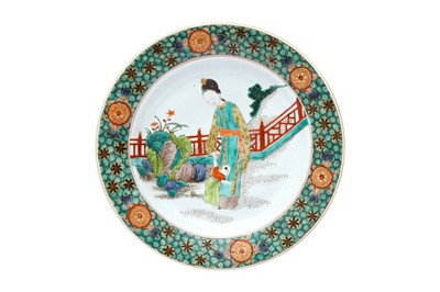 Lot 3 - A CHINESE FAMILLE-VERTE 'LADY AND CHILD' DISH