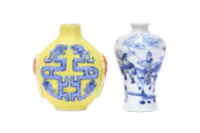 Lot 277 - TWO CHINESE PORCELAIN SNUFF BOTTLES