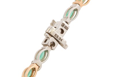Lot 91 - AN EMERALD CROSS PENDANT NECKLACE