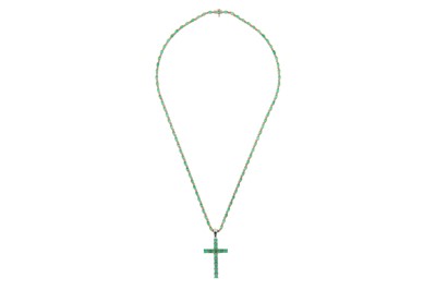 Lot 91 - AN EMERALD CROSS PENDANT NECKLACE