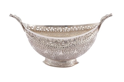 Lot 35 - AN EARLY 20TH CENTURY ANGLO – INDIAN UNMARKED SILVER KASHKUL BOWL, KASHMIR CIRCA 1920