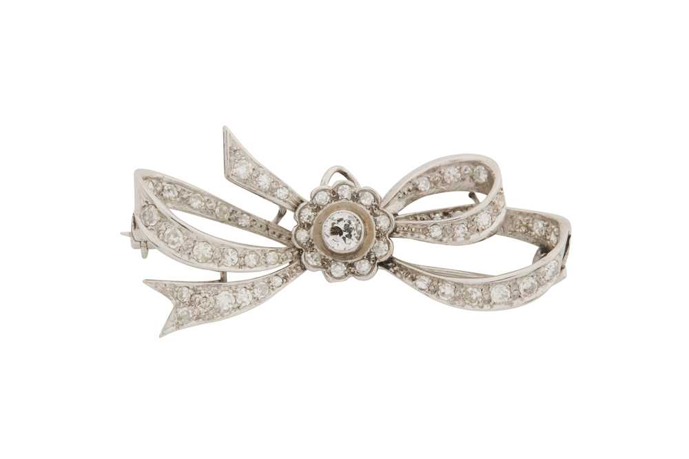 Lot 34 - A DIAMOND RIBBON BOW BROOCH