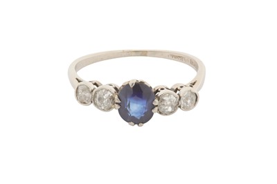Lot 39 - A SAPPHIRE AND DIAMOND FIVE-STONE RING