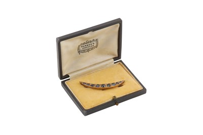 Lot 1 - A SAPPHIRE AND DIAMOND CRESCENT MOON BROOCH