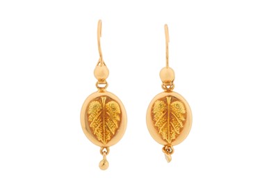 Lot 11 - A PAIR OF PENDENT EARRINGS