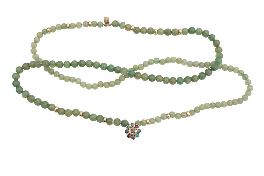 Lot 327 - A QUARTZ BEAD NECKLACE