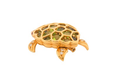 Lot 84 - CHANEL Ι A  PERIDOT AND DIAMOND TURTLE BROOCH