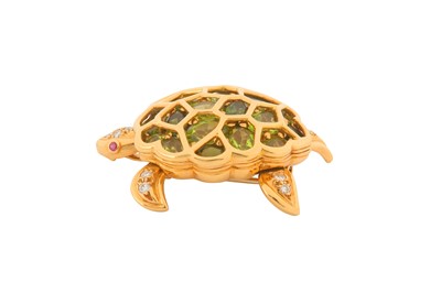 Lot 84 - CHANEL Ι A  PERIDOT AND DIAMOND TURTLE BROOCH