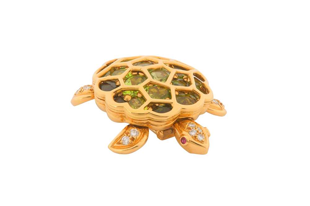Lot 84 - CHANEL Ι A  PERIDOT AND DIAMOND TURTLE BROOCH