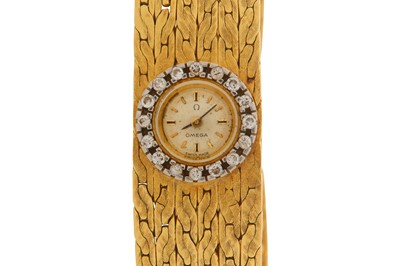 Lot 212 - OMEGA - AN 18K GOLD AND DIAMOND-SET BRACELET WATCH