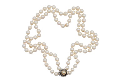 Lot 384 - A DOUBLE STRAND CULTURED PEARL NECKLACE