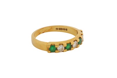 Lot 83 - AN EMERALD AND DIAMOND BAND