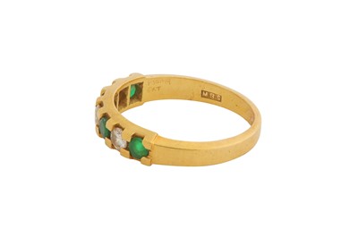 Lot 83 - AN EMERALD AND DIAMOND BAND