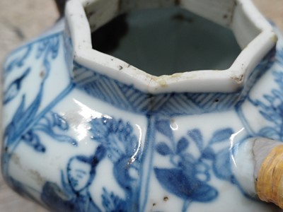 Lot 421 - THREE CHINESE BLUE AND WHITE PIECES