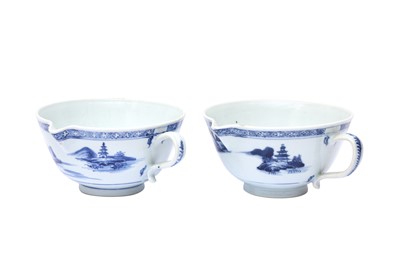 Lot 21 - A PAIR OF CHINESE BLUE AND WHITE NANKING CARGO BOWLS