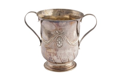 Lot 98 - A GEORGE III STERLING SILVER TWIN HANDLED CUP, LONDON 1783 BY JAMES STAMP AND JOHN BAKER