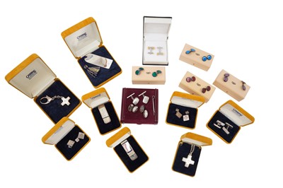 Lot 58 - A COLLECTION OF SILVER JEWELLERY