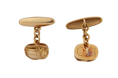 Lot 312 - A PAIR OF SCARAB BEETLE CUFFLINKS