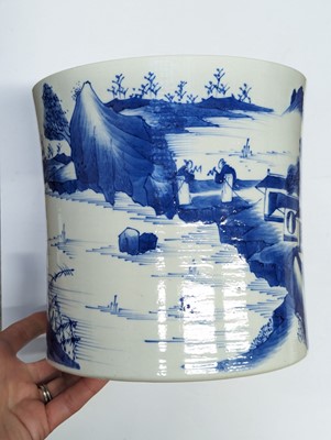 Lot 466 - A CHINESE BLUE AND WHITE BRUSH POT, BITONG