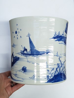 Lot 466 - A CHINESE BLUE AND WHITE BRUSH POT, BITONG