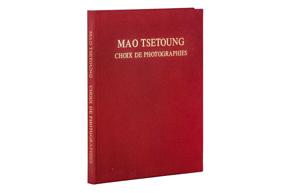 Lot 17 - Xu Xiaobing / Hou Bo  - Mao Tsetoung Choix de Photographies 1978