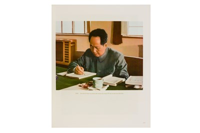 Lot 17 - Xu Xiaobing / Hou Bo  - Mao Tsetoung Choix de Photographies 1978