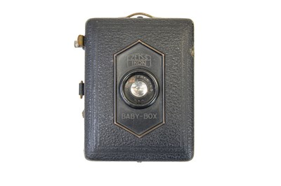 Lot 46 - Kiev 4 Rangefinder Camera & extras. / Zeiss Ikon Baby-Box Camera.